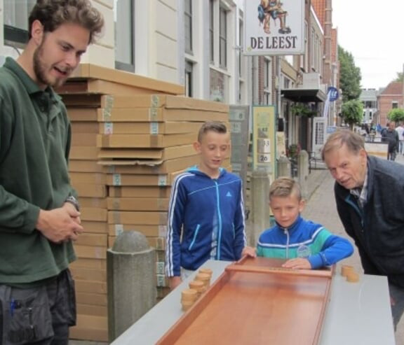 Een bijzonder ambacht: sjoelbakken maken